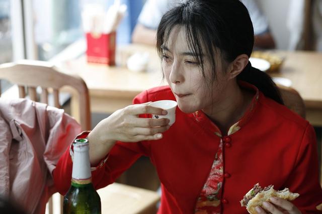 范冰冰十年前电影《苹果》再上热搜，网友评：真的忽略了她的演技