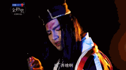 奥特曼当街狂跳广场舞，中国人T恤上英语被老外嘲笑｜视频推荐