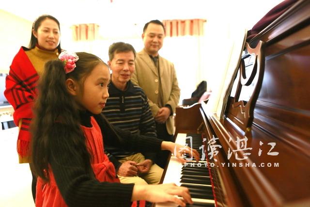 黄昏放牛歌词什么意思（小才女关嘉锐的音乐成长之路）