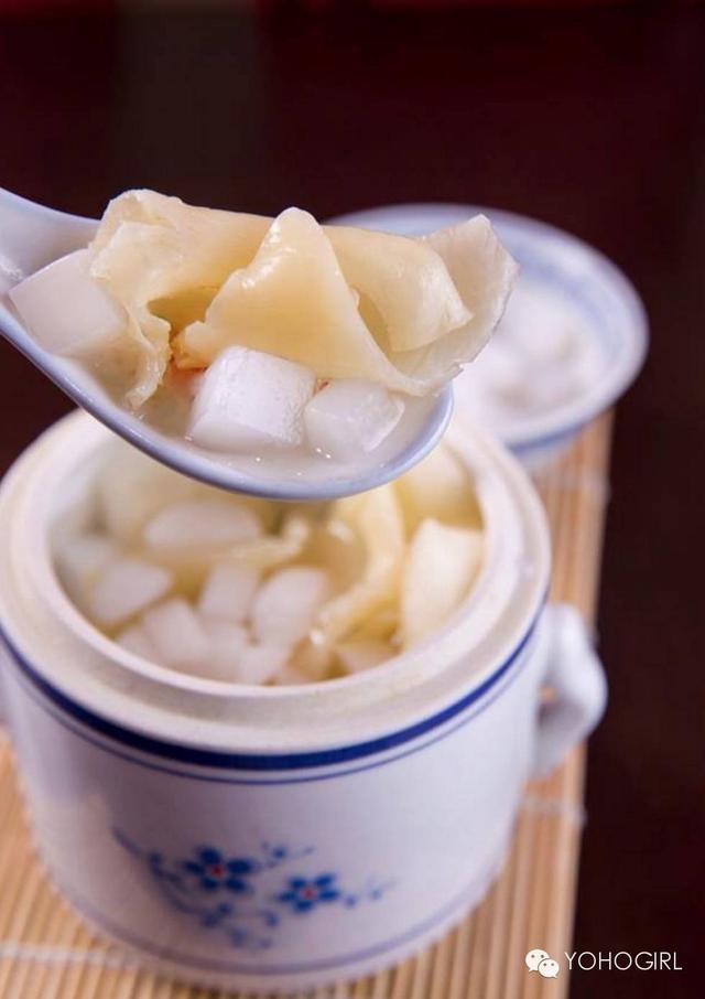 花胶海底椰炖雪梨 花胶海底椰汤