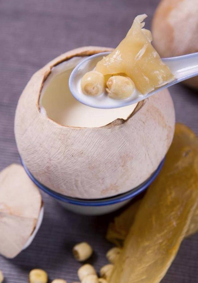 花胶海底椰炖雪梨 花胶海底椰汤