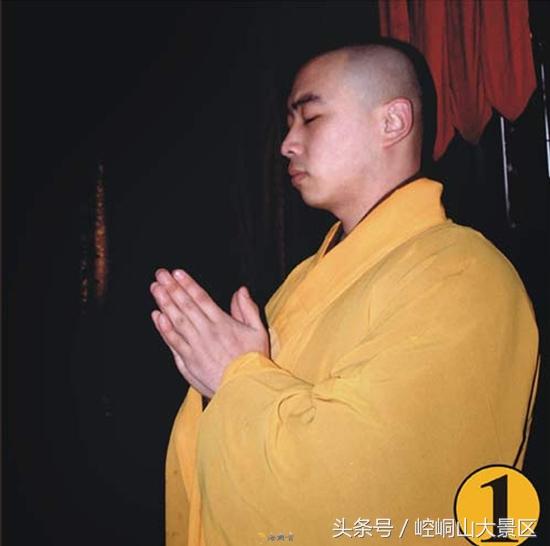 上香的正确姿势（宗教常识｜图解正确的的拜佛姿势和意义）