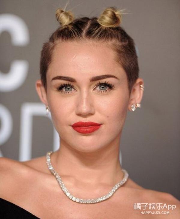 火的人头上都长犄角了 你还不赶紧来两个？