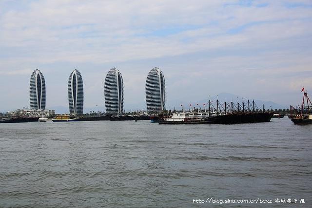 知道东方迪拜、海上度假天堂在哪吗？三亚凤凰岛！