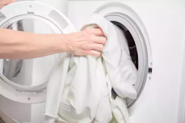 我们试了N种方法，发现白衣服这样洗最有用