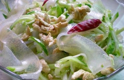 鸡丝拉皮的做法有哪些步骤（鸡丝拉皮的做法）