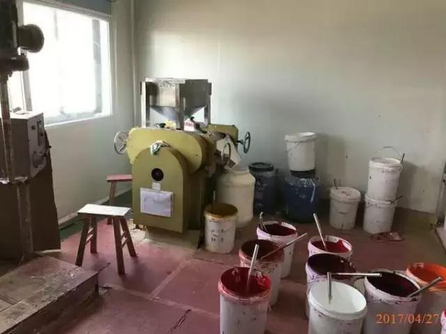 你往嘴上涂的资生堂、NARS、伊蒂之屋可能是假的！制作过程看吐了