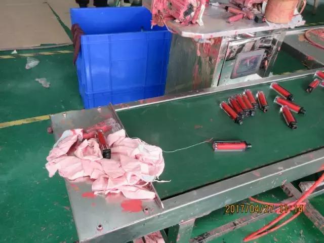 你往嘴上涂的资生堂、NARS、伊蒂之屋可能是假的！制作过程看吐了