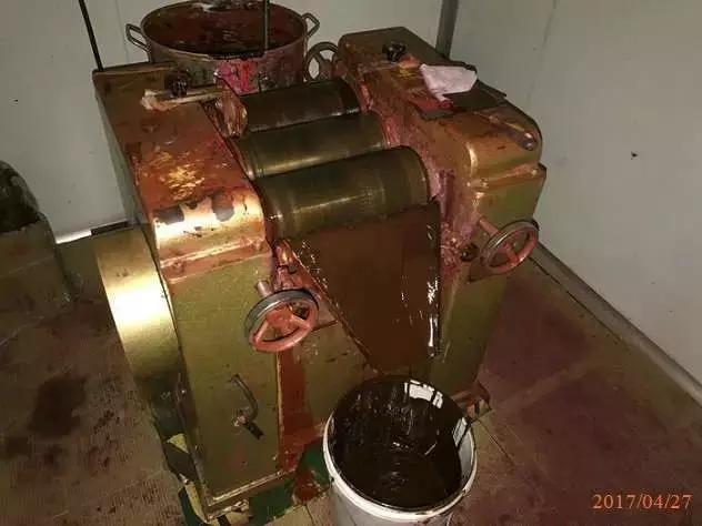 你往嘴上涂的资生堂、NARS、伊蒂之屋可能是假的！制作过程看吐了