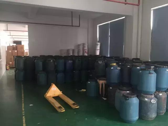 你往嘴上涂的资生堂、NARS、伊蒂之屋可能是假的！制作过程看吐了