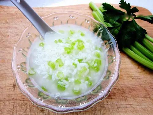 食疗养生食谱养肝粥（十款润燥粥）