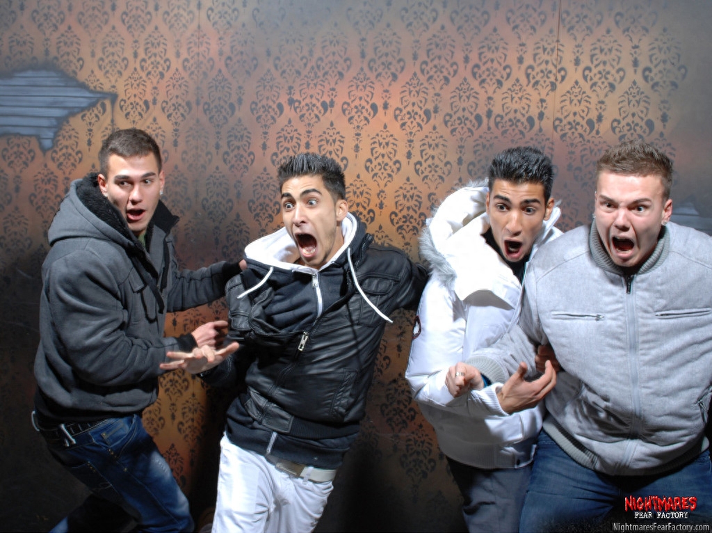 进鬼屋冒险是怎样一种体验?游客受惊吓表情让你笑到飙泪