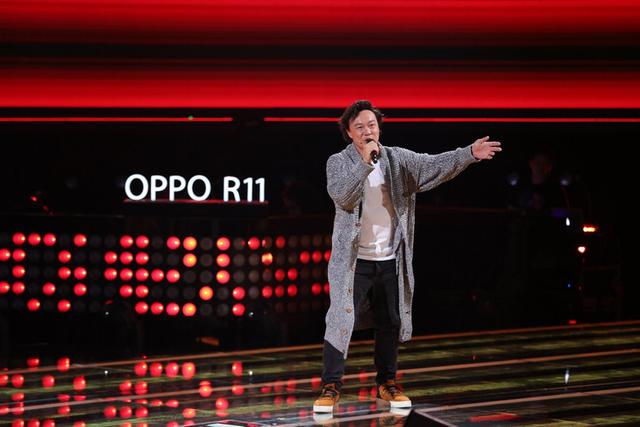 陈奕迅故意跑调是哪一期（会玩陈奕迅上台当学员 还认真唱了一首十年）