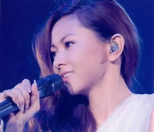 名侦探柯南中写侦探的歌曲（21首柯南主题歌一次听个够日本歌手仓木麻衣凭这个获得吉尼斯世界纪录）