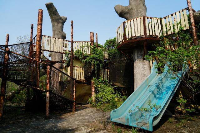 一座荒废16年的梦幻乐园