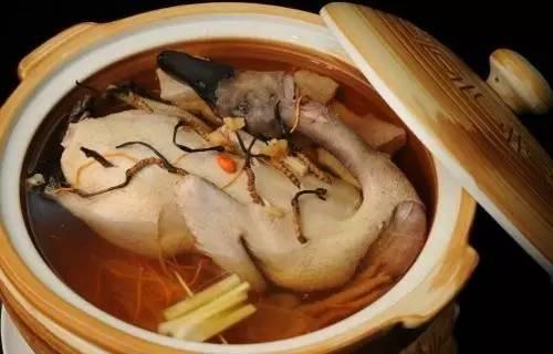花胶煲水鸭莲子百合汤 2026年花胶煲水鸭汤的做法大全窍门