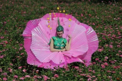 笑得像花一样，原来这句话出处在这里……