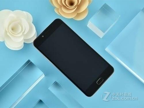 vivoy67内存多大（秒杀很多三千元档手机 这款手机的自拍真的很赞）