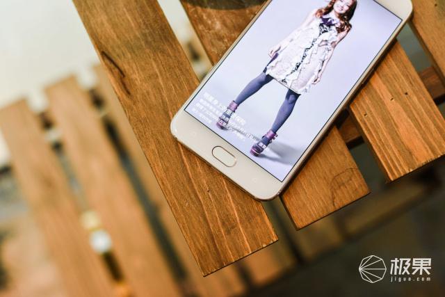 妹子们最爱的OPPO R11，实际体验远超预期，刮目相看