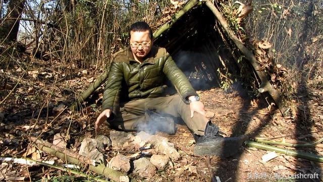 大神手里这种野外钻木取火方法20秒可成功取火