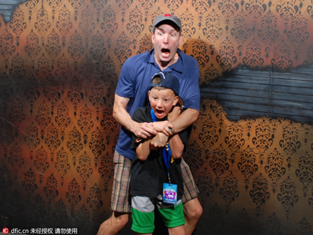 进鬼屋冒险是怎样一种体验?游客受惊吓表情让你笑到飙泪