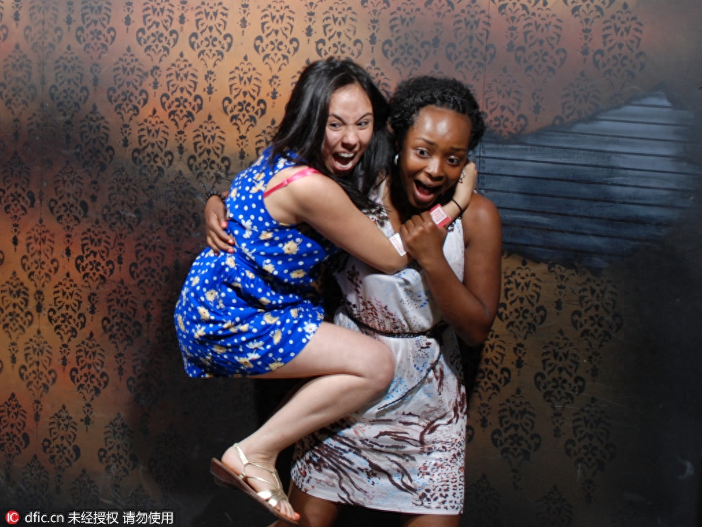 进鬼屋冒险是怎样一种体验?游客受惊吓表情让你笑到飙泪