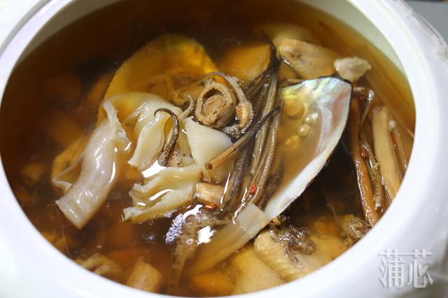 花胶瑶柱鸡脚炖龙骨 2026年花胶瑶柱炖鸡脚用的什么材料