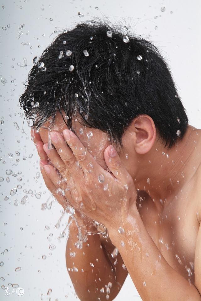 最近很火的洗脸仪到底好不好用？脸是洗白了，还是白洗了？