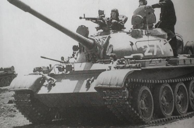 别看T-54和T-55长得一样，两者可不是一回事，专门打核大战的坦克