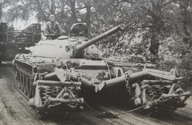 别看T-54和T-55长得一样，两者可不是一回事，专门打核大战的坦克