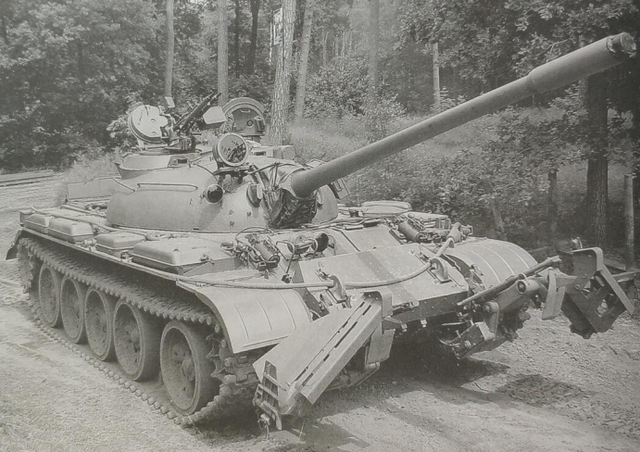别看T-54和T-55长得一样，两者可不是一回事，专门打核大战的坦克