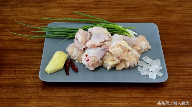 红烧鸡翅根怎么烧好吃又简单（这样做的红烧翅根才好吃）