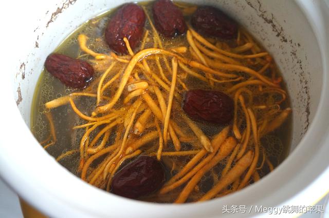 女人喝鸽子汤的好处 2026年女人喝鸽子汤的好处和坏处