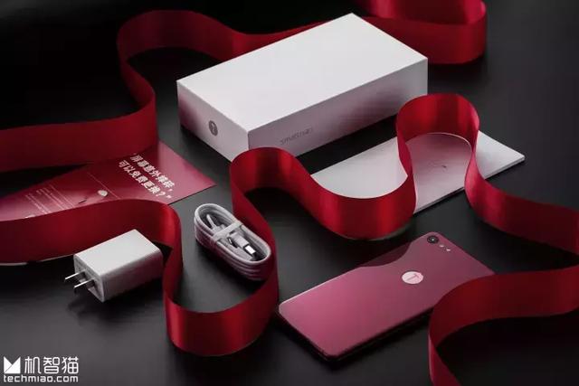 设计大变!锤子昨晚发布了一款全面屏手机