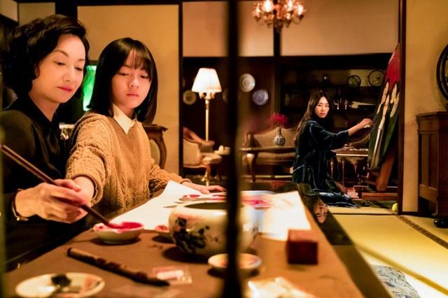 《嘉年华》：一个少女在满是变态的世界上，得多艰难才能长大