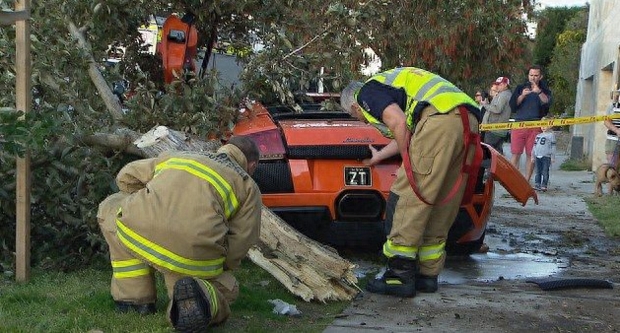 男子开心试驾兰博基尼超跑,最后发生的事情让他怎么也笑不出来了