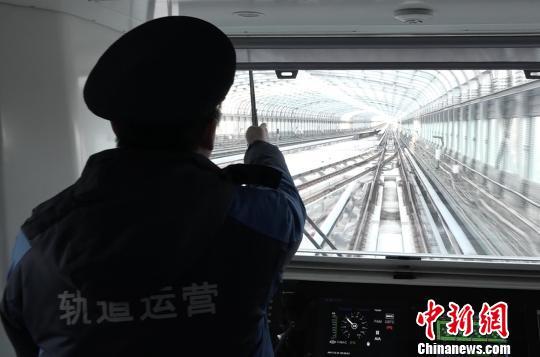 探访全自动运行轨道线路燕房线：安全、灵动、贴心