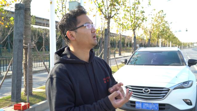 开车过斑马线，这么做能省几百块钱！圣诞老人都为此碰瓷！