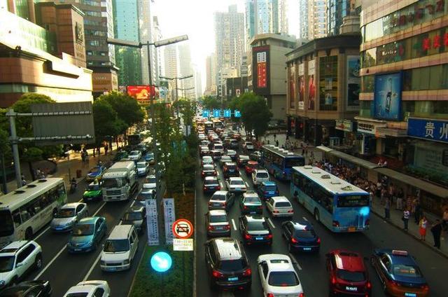 姐姐怀双胞胎惊魂记，羊水栓塞差点母子不保。