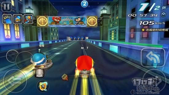 五一塞车咋办?撞出条路来!塞车路上玩赛车游戏