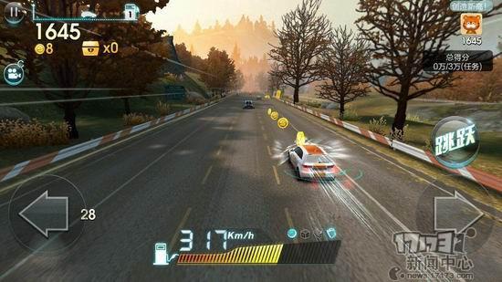 五一塞车咋办?撞出条路来!塞车路上玩赛车游戏