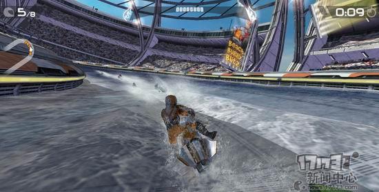 五一塞车咋办?撞出条路来!塞车路上玩赛车游戏