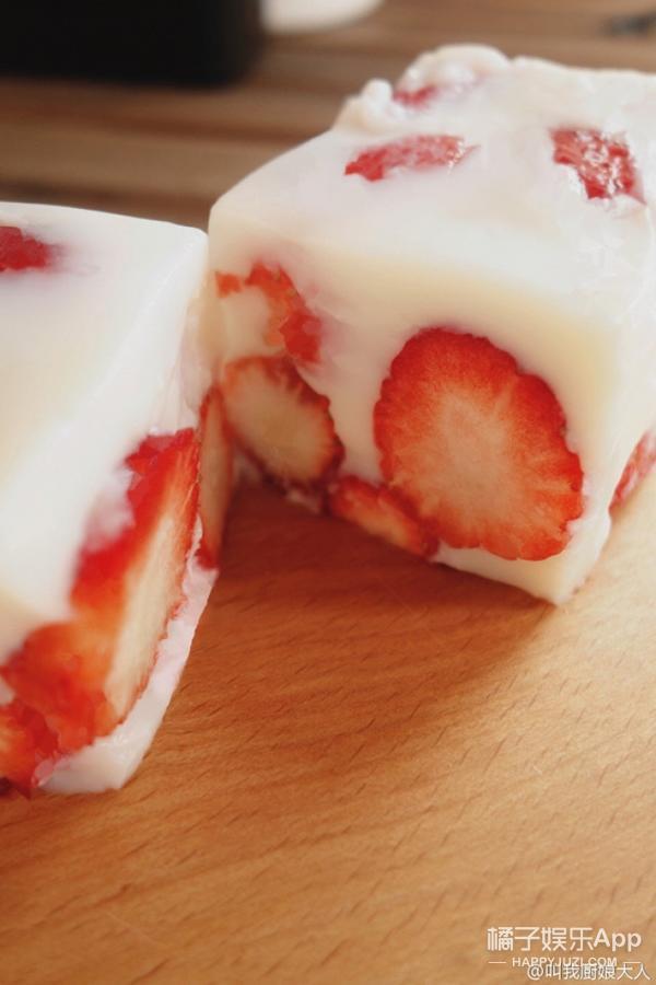 草莓花胶牛奶冻 2026年草莓花胶牛奶冻了能吃吗