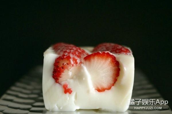 草莓花胶牛奶冻 2026年草莓花胶牛奶冻了能吃吗