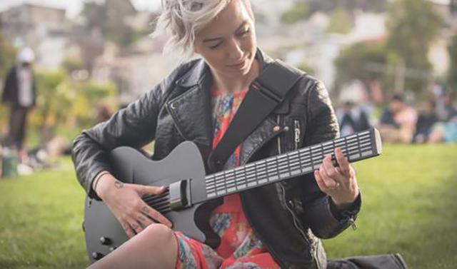 没有琴弦的按键吉他，5分钟让你弹出歌曲