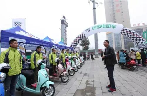 震惊:改装电动车街头狂飙  秒杀尼桑