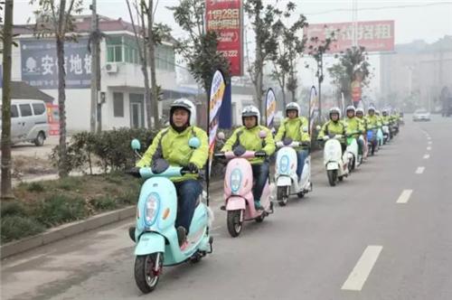 震惊:改装电动车街头狂飙  秒杀尼桑