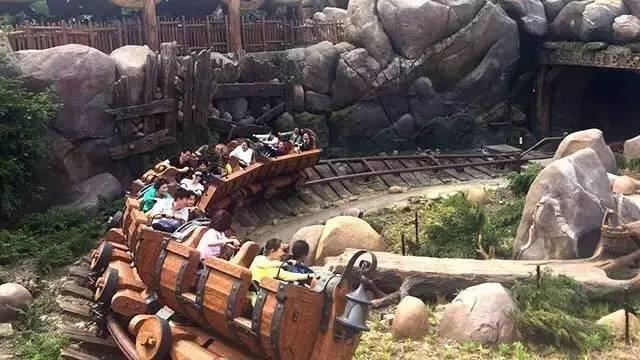 跟着朵拉玩转上海迪士尼乐园~游园秘籍来啦~