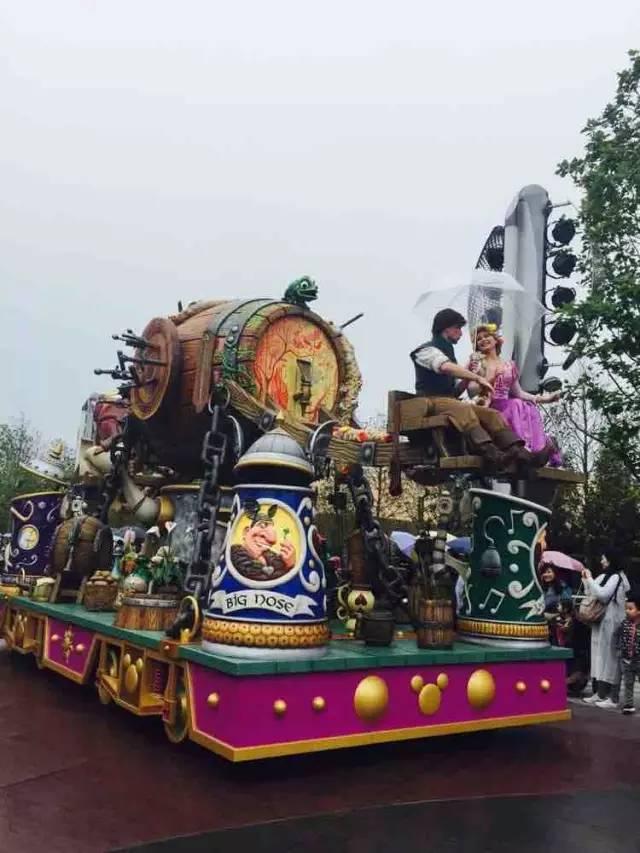 跟着朵拉玩转上海迪士尼乐园~游园秘籍来啦~