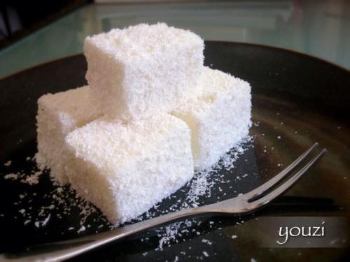 雪花糕是清代街头巷尾常见的特色糕点